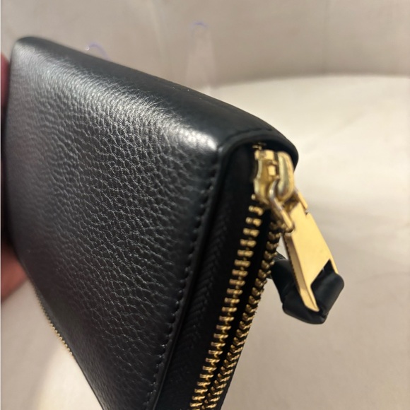 Tory Burch Black Leather Zip Wallet - Picture 6 of 6